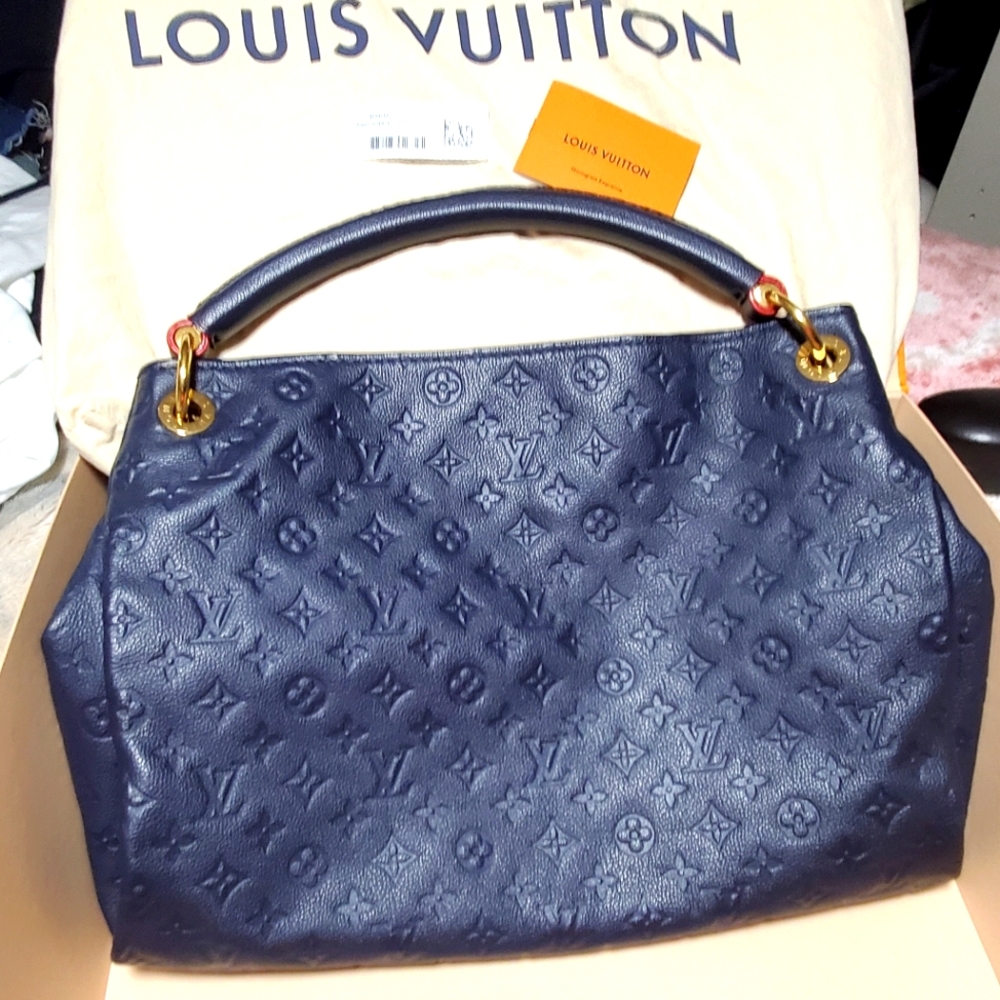 Used,  like new Artsy Louis Vuitton MM